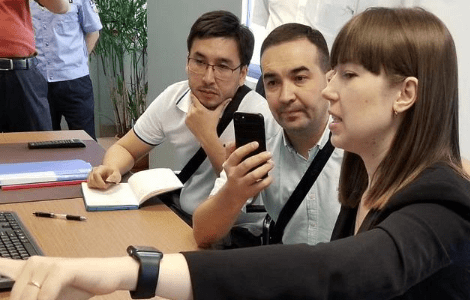 深圳北京上海廣州杭州口譯同聲傳譯陪同口譯會議展會翻譯服務加急